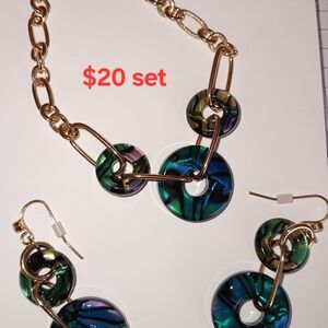 Chic Gold and Multicolor Necklace Set